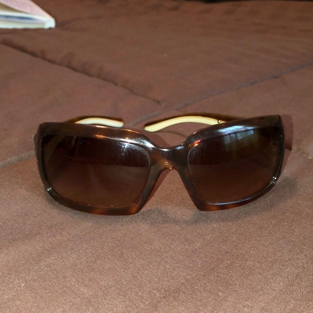 Prada sunshades - Picture 4 of 12